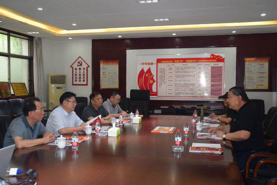 臨汾市市場監(jiān)督管理局局長、非公企業(yè)黨委書記張東紅<br>在科海集團(tuán)調(diào)研非公黨建工作